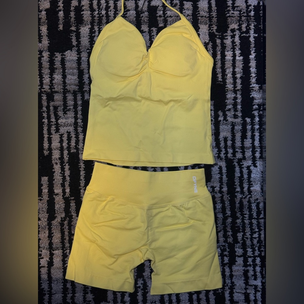 Dfyne Women’s activewear set yellow tank top & scrunch shorts Size S